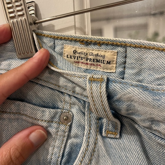 Levi’s High Loose Shorts - Picture 4 of 5